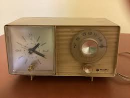 Honey Beige General Electric alarm clock radio vintage works C4404 | eBay