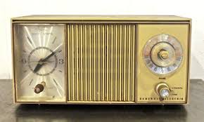 vintage clock radio - 1940s-50s GE mid century clock radio