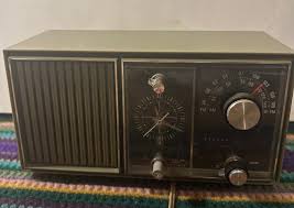 Vintage Avocado Green General Electric Solid State Clock Radio