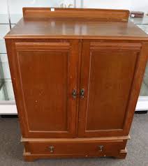 Sold at Auction: 1940'S SILKY OAK LOWBOY/GENTLEMANS PRESS