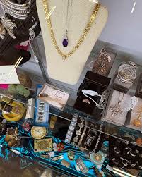 A sampling of simplicities to bring joy to your space ...