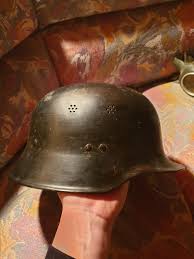 Bought this stahlmhelm. Can someone date it? It seems painted with an original brownish orangish collor. Maybe feuerwehr or luftschuts? Inside is not original. : r/ww2