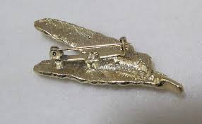 Vintage GERRY'S Textured Gold Tone Double Feather Brooch MINT | eBay