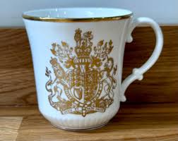 QUEEN ELIZABETH II Silver Jubilee L Commemorative Mug ...