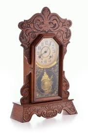 Lot - NEW HAVEN CLOCK CO. MANTLE CLOCK.