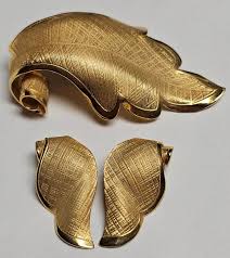 Vintage Giovanni Gold Tone Leaf Brooch and Matching Earring ...