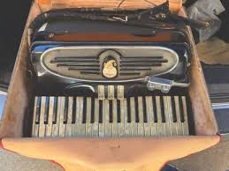 VINTAGE GIULIETTI CAMERINI DELUXE PIANO BASS ACCORDION MODEL ...
