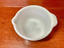 Milk Glass 1 L Mixing Bowl With Pour Spout and Handle - Etsy