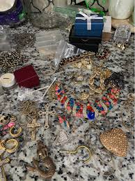 CURB ALERT ⚠️ Christmas Giveaway 🎁🎊🎁🎉 First to come gets it. Please don't ask me to hold it. We just moved out, these would not fit for more details visit our facebook