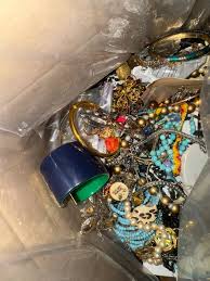 20lbs HUGE UNTESTED COSTUME JEWELRY LOT 4