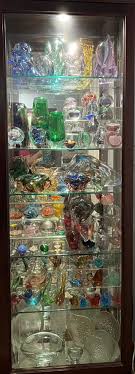 Art glass collector sharing collection and offering ...