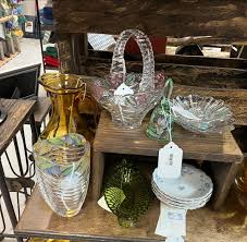 Karen's Timeless Treasures has 10% OFF on their in store vintage glassware. Simply beautiful pieces!