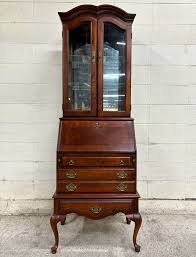 Vintage Broyhill Traditional Queen Anne Style Curio Cabinet ...