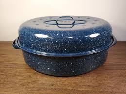 Vtg Enamelware. Blue and white speckled roasting pot with ...