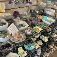 Meet Darrah and Sarah, the duo behind Holistic Wellness Center & Gift Emporium (@hwcmedfield), a unique approach to wellness in Medfield. 👩‍🔬 Founded by bio-scientist and Medfield native Darrah O'Connor, and co-managed