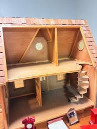 Found on the curb, what kind of dollhouse is this? : r ...