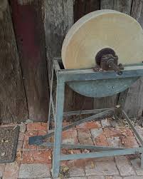 Had some time knitting up the gorgeous Yardana sweater by @tetisknitgarden over Easter, staying in an original gold mining home made of pebbles! I love the bold colourwork design over the yoke.