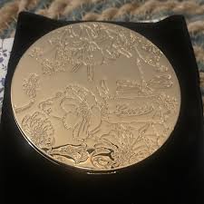 Gucci Beauty Gold Floral Compact Mirror With Magnification ...