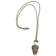 Vintage sea shell pendant necklace. For Sale at Ruby Lane