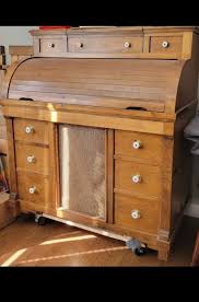 GUILD “New Englander” AM/FM Record player roll top desk