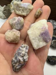 Tenebrescent Hackmanite Raw Crystals: Color Changing ...