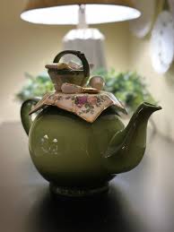 ROYAL ALBERT, OLD COUNTRY ROSES TEAPOT. APPLE GREEN TEAPOT