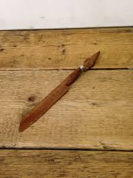 Vintage afrikanische Tribal-Figur handgeschnitzter hölzerner ...