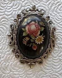 Unique Vintage Roses / Daisies Cameo Brooch / Pendant - Etsy