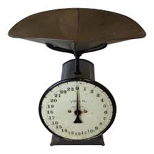 Early 20th Century 24 Lb. Hanson and Bros Grain/Produce Scale With Removeable Pan | Chairish