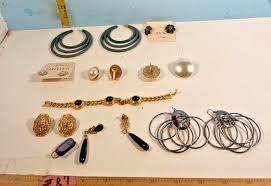 Custome Jewlery lot of 9 earrings and braclet | eBay