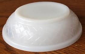 VINTAGE 2 PC SMALL MILK GLASS HEN CHICKEN ON NEST TRINKET ...