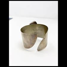 735 Silver Malachite Cuff Bracelet. For Sale at Ruby Lane