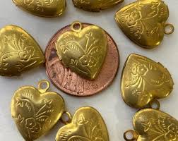 4 Vintage Small Brass Locket Charms, Hearts, Oval, and Round - Etsy