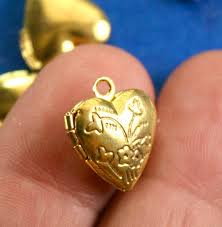 1 Pcs -small Golden Heart Locket, Gold Heart Pendant, 2 Picture Locket, Floral Engraved Locket- GP-KK-G386-10G - Etsy