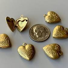 Adorable Little Vintage Brass Lockets! Lovely Design on the Front. These Open and Close With Ease! Sold per Lot of Three Lockets. SKU 04508 - Etsy India