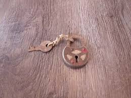 COLLECTIBLE ROUND SHAPED PADKLOCK & KEY | eBay