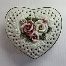 Vintage Porcelain Jewelry/Trinket Box w/ with Rosettes and ...