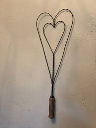 Twisted Double Wire Heart Shaped Wooden Hand Wire Rug Beater ...