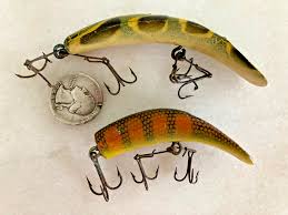 VINTAGE LOT 2 FLATFISH FISHING LURES CRANKBAITS WOOD PERCH ...