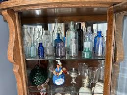 Antique bottle collector seeking information