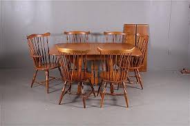 Lot - HEYWOOD WAKEFIELD DINING SET WITH 6 WINDSOR STYLE ...