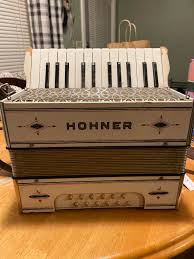 Help identifying my impulse buy accordion? : r/Accordion