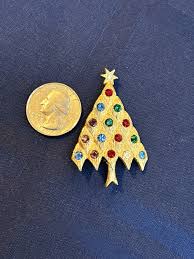 Lia Christmas Brooch - Etsy