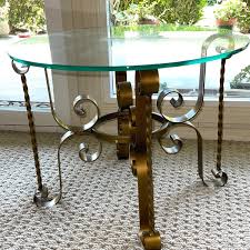 LOT 19 GOLD METAL SCROLL BASE SIDE TABLE W/THICK GLASS TOP 18" TALL | EstateSales.org
