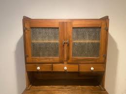 ANTIQUE HOOSIER CABINET | EstateSales.org