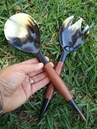 Serving/salad spoon set - Artesanal item - Genuine bull horn ...