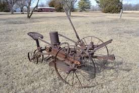 Antique tractors up for auction as Hutchinson farmer moves into town