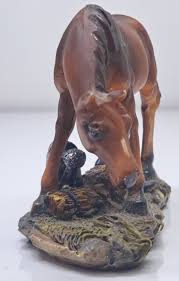 VINTAGE Brown Resin HORSE Figurine STATUE Feeding Grazing on ...