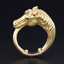 Vintage Horse Wrap Around Ring of 18k Gold For Sale at 1stDibs