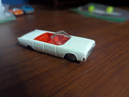 Me dieron este Hot Wheels 1964 Lincoln Continental gratis mi profe :3 : r/HotWheels